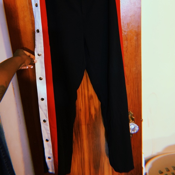 Cute side button pants - Picture 3 of 5